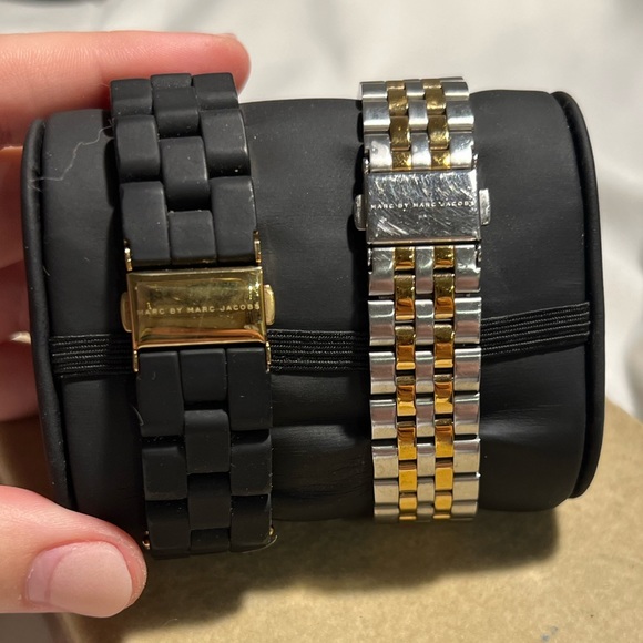 Marc Jacobs Watches - Picture 2 of 7